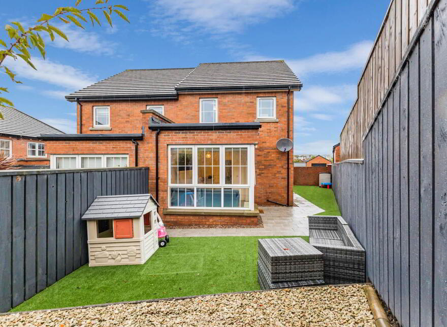 76 Magheralave Meadows, Lisburn, BT28 3NT