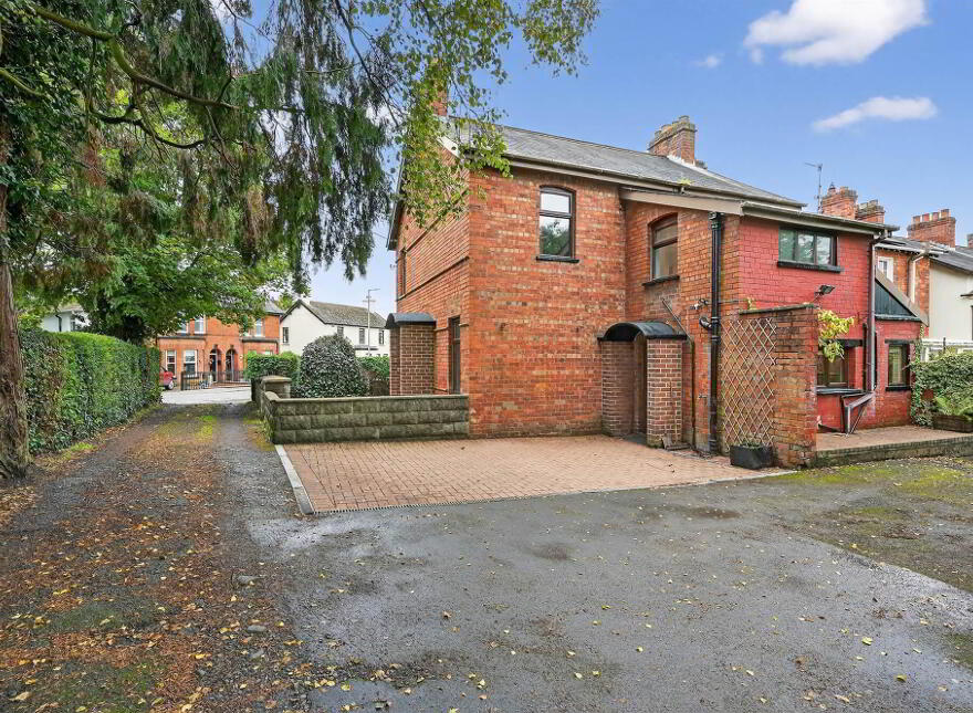 38 Glenburn Road, Dunmurry, Belfast, BT17 9AG