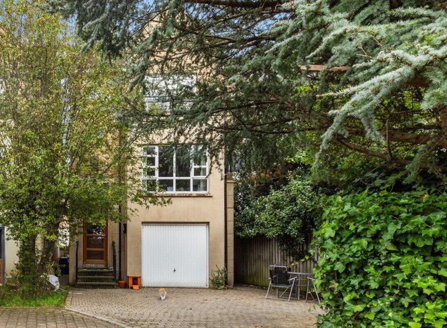 2 Oakleigh Park, Belfast, BT6 8RF photo