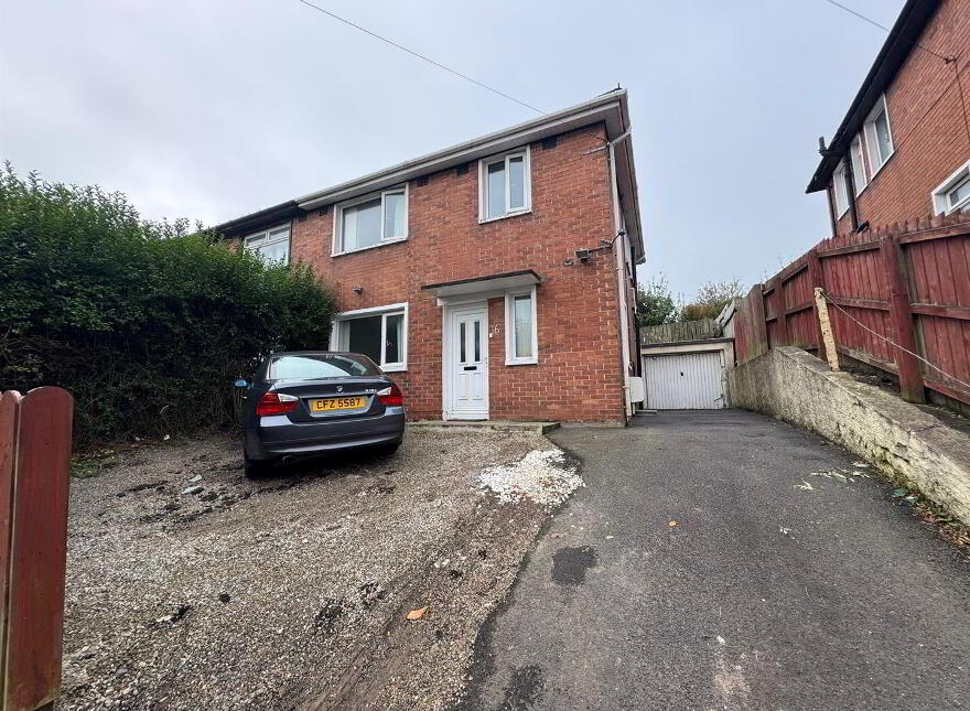 16 Farmley Crescent, Glengormley, Newtownabbey, BT36 7TX photo