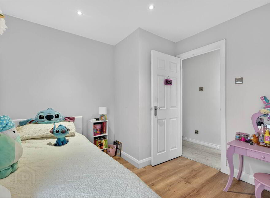 6 Oakwood Park, Belfast, BT9 6SE