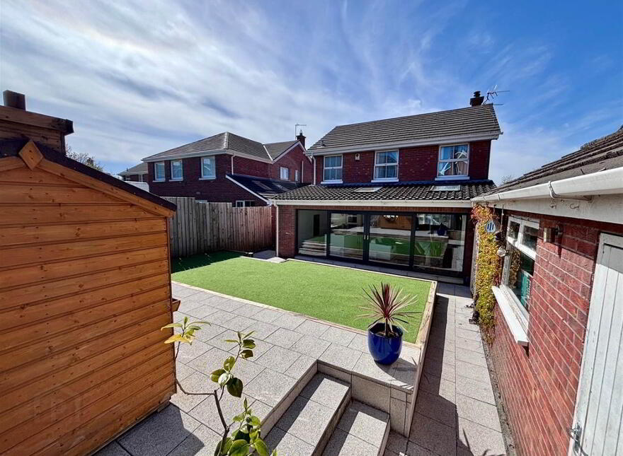 6 Oakwood Park, Belfast, BT9 6SE
