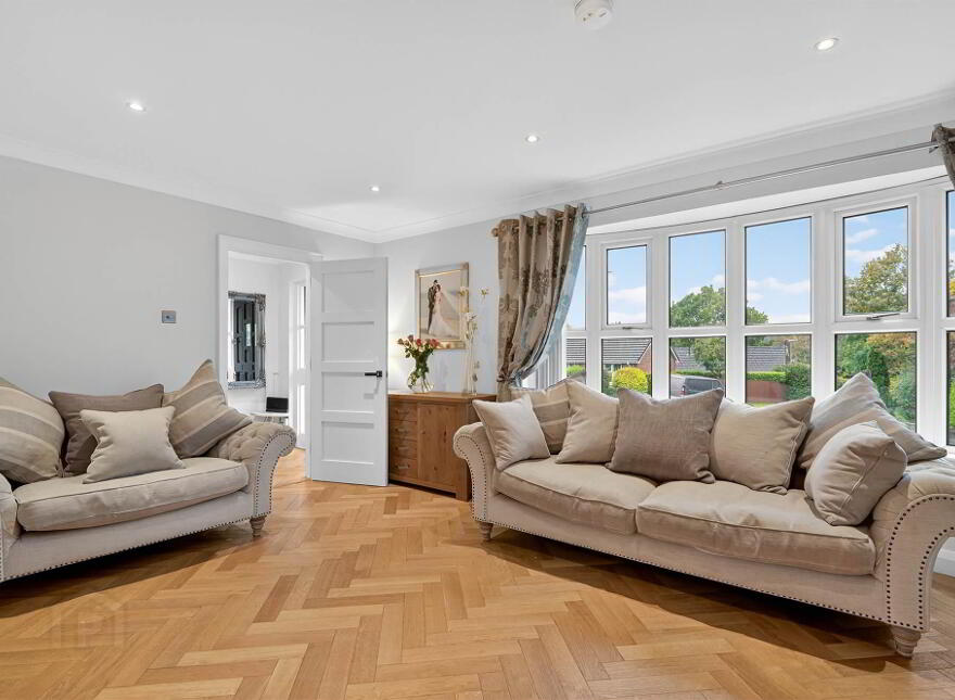 6 Oakwood Park, Belfast, BT9 6SE