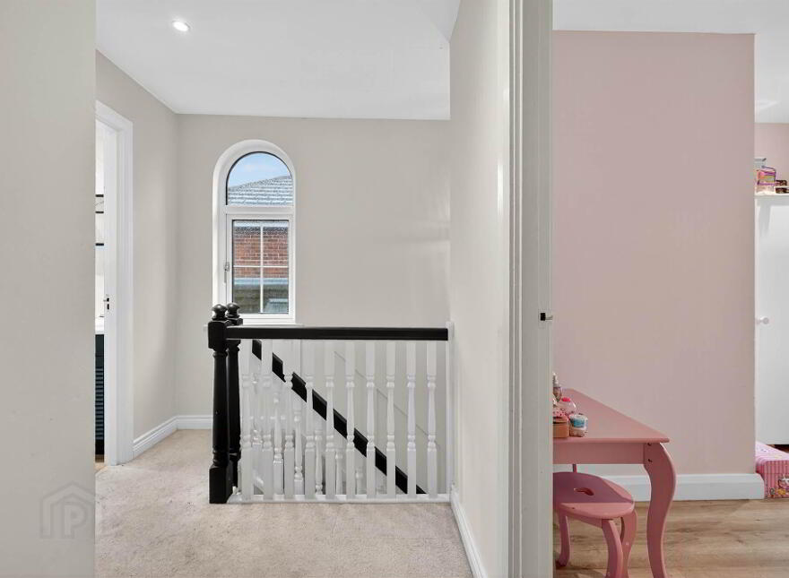 6 Oakwood Park, Belfast, BT9 6SE