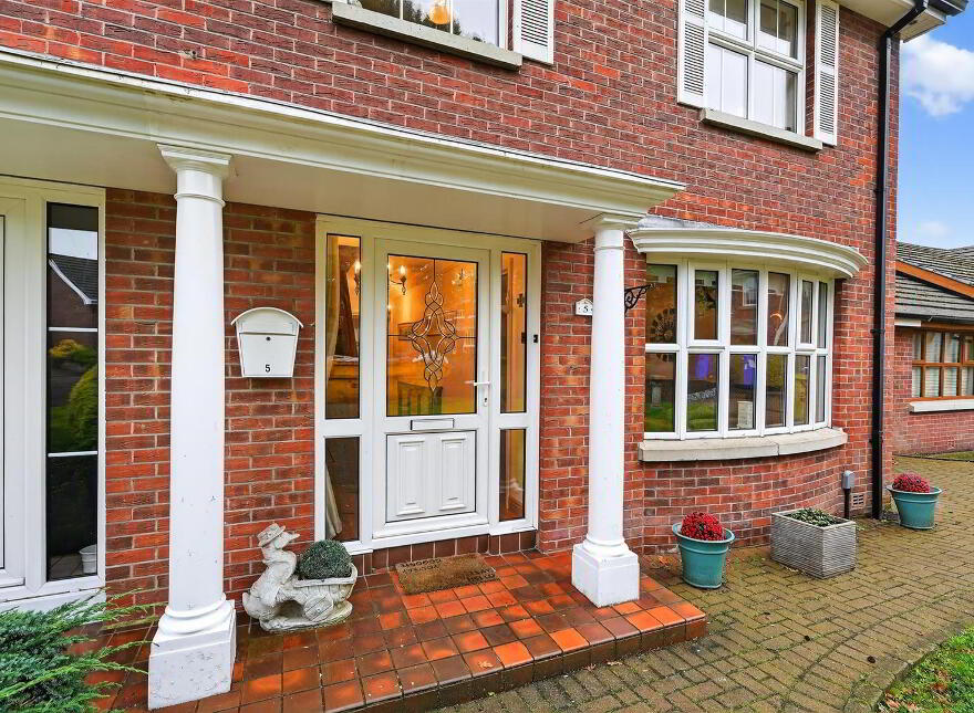 5 Oakwood Grove, Malone, Belfast, BT9 6DE