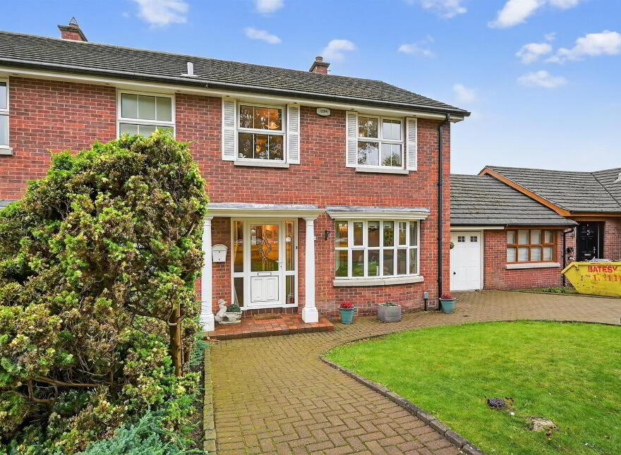 5 Oakwood Grove, Malone, Belfast, BT9 6DE