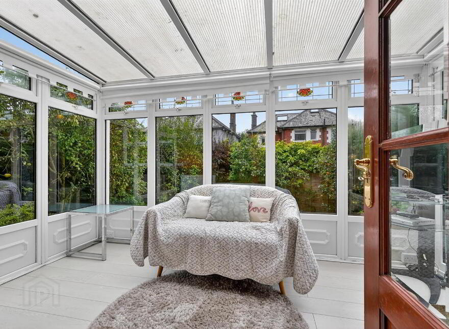 5 Oakwood Grove, Malone, Belfast, BT9 6DE