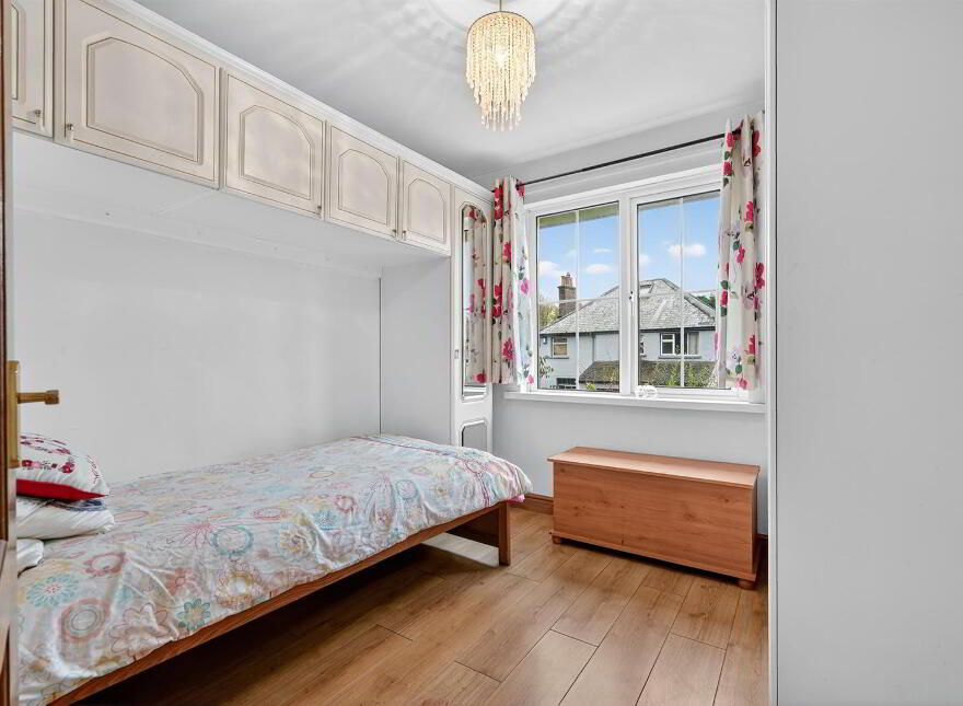 5 Oakwood Grove, Malone, Belfast, BT9 6DE