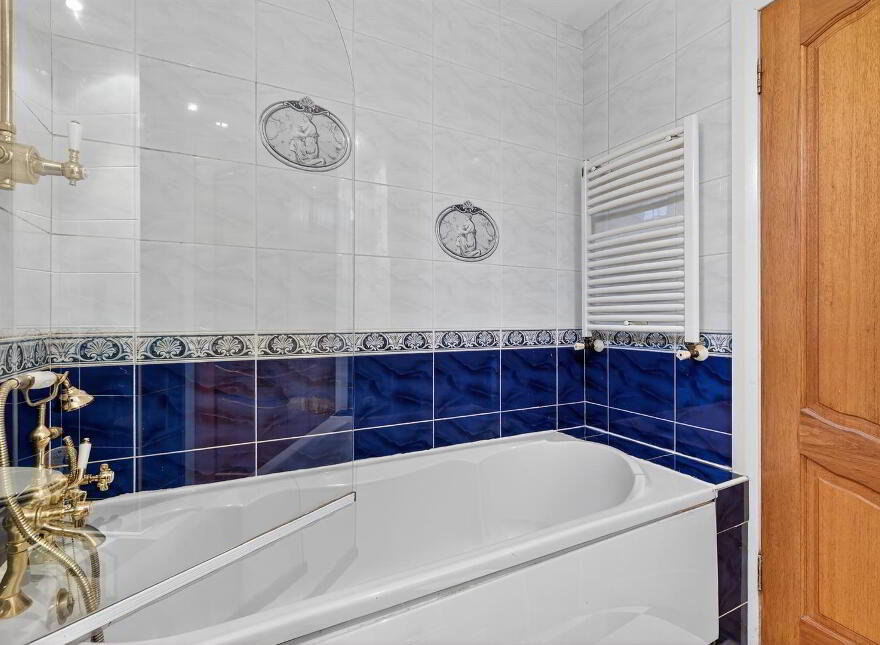 5 Oakwood Grove, Malone, Belfast, BT9 6DE
