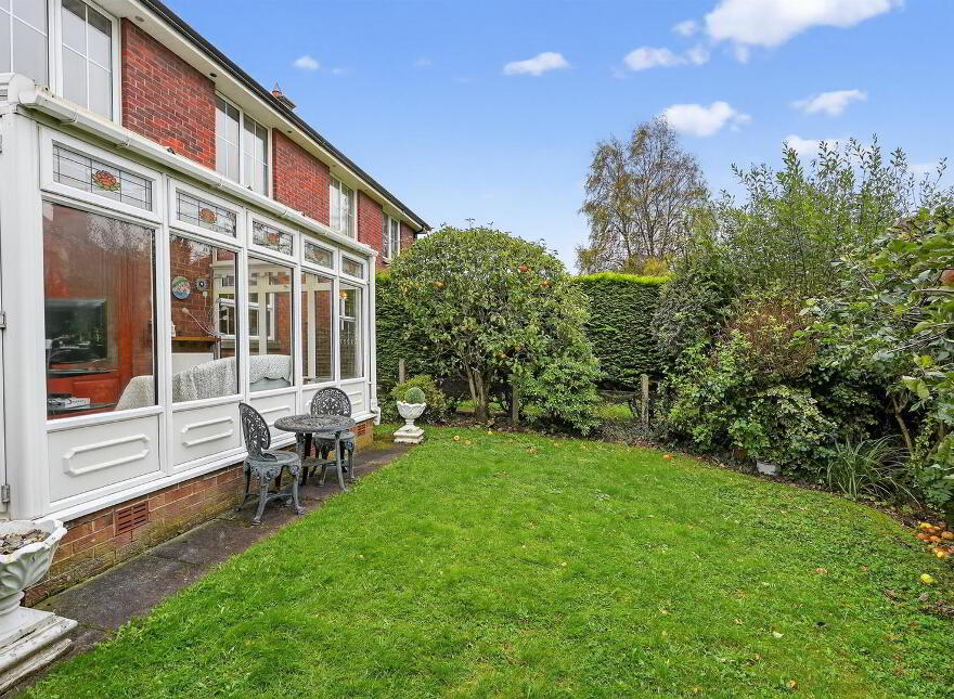 5 Oakwood Grove, Malone, Belfast, BT9 6DE