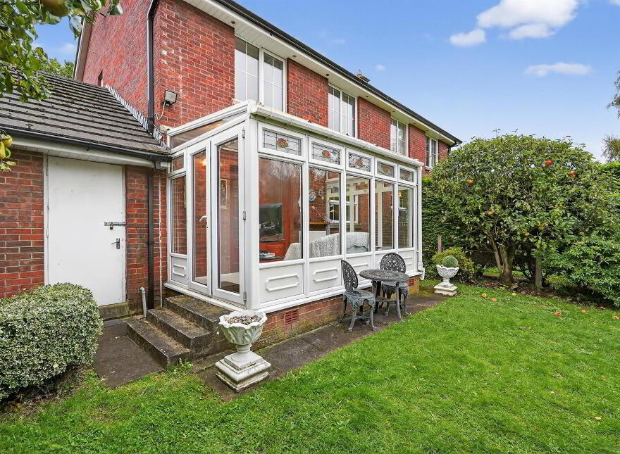 5 Oakwood Grove, Malone, Belfast, BT9 6DE