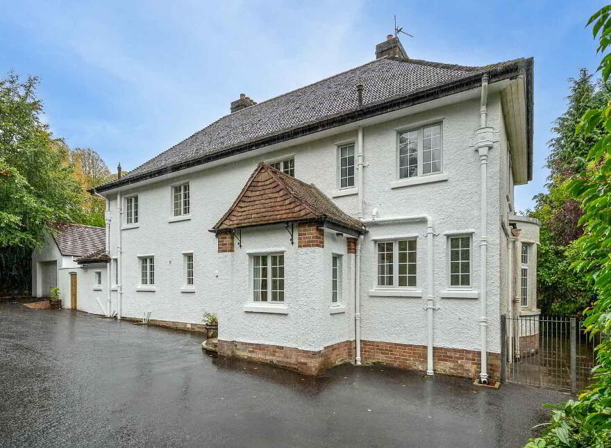 Woodleigh, 22 Glen Road, Holywood, BT18 0HB