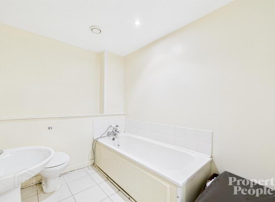 APT 405 College Central, 4 College Avenue, Belfast, BT1 6BB