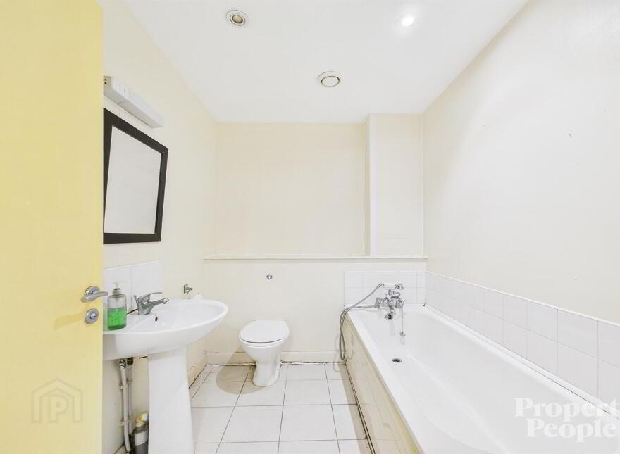 APT 405 College Central, 4 College Avenue, Belfast, BT1 6BB