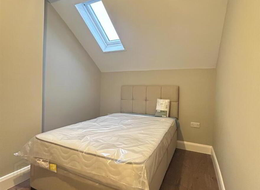 Room 3, 34 Woodvale Avenue, Belfast, BT13 3EW