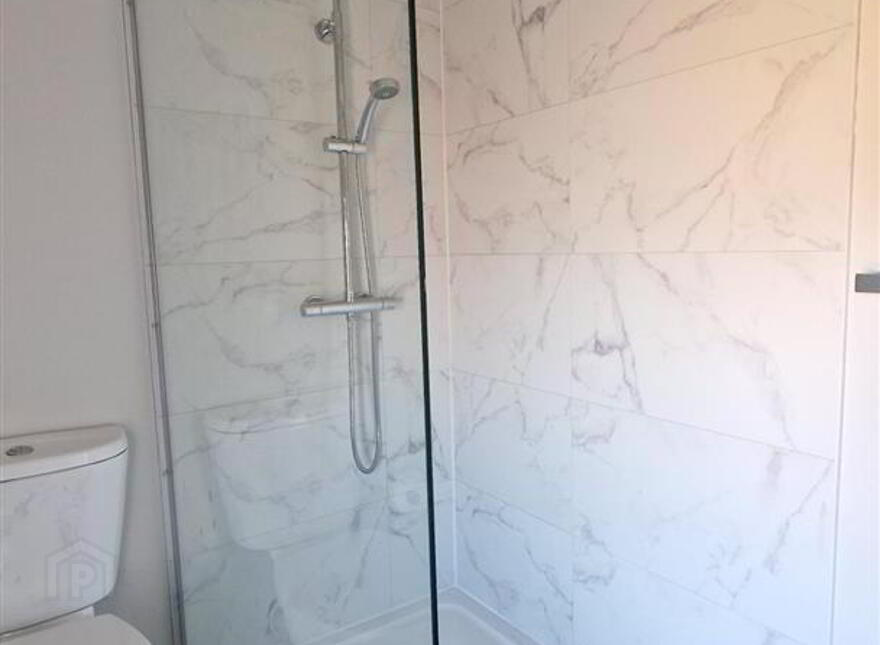 Room 5, 8 Pims Avenue, Belfast, BT4 1PJ