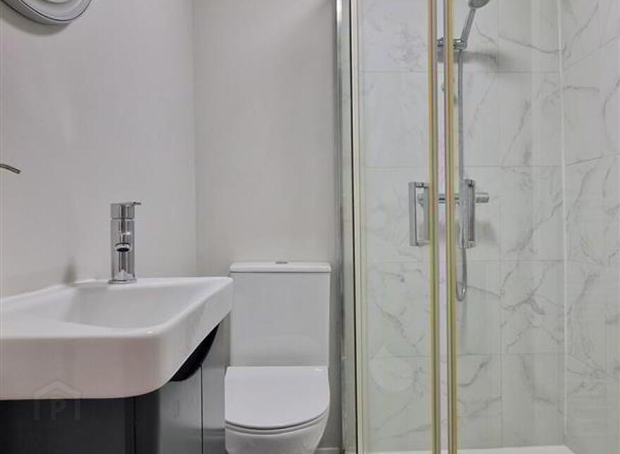 Room 5, 8 Pims Avenue, Belfast, BT4 1PJ