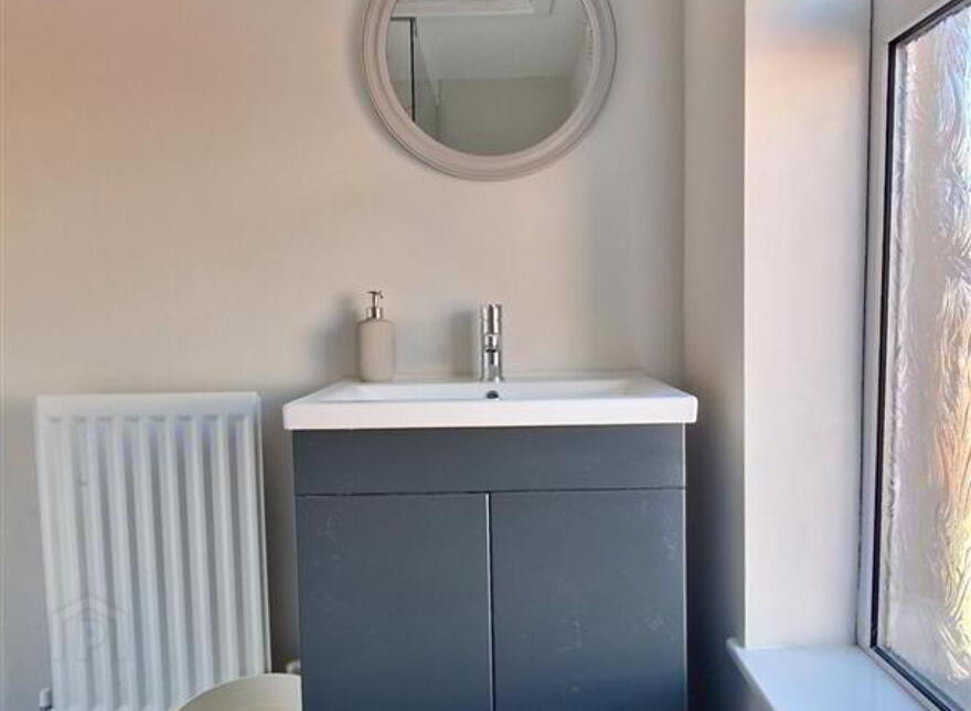Room 5, 8 Pims Avenue, Belfast, BT4 1PJ