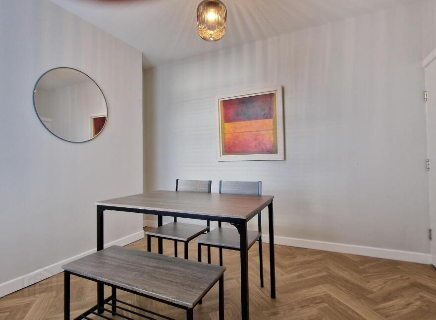 Room 5, 8 Pims Avenue, Belfast, BT4 1PJ