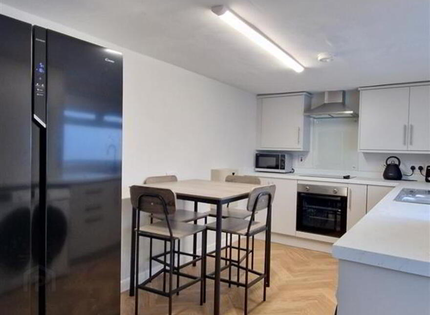 Room 5, 8 Pims Avenue, Belfast, BT4 1PJ