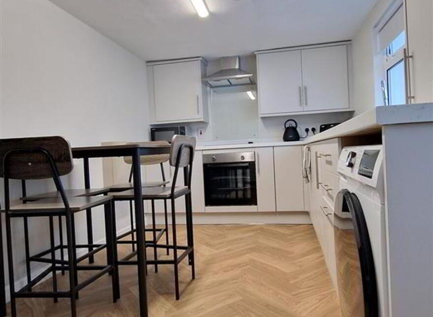 Room 5, 8 Pims Avenue, Belfast, BT4 1PJ