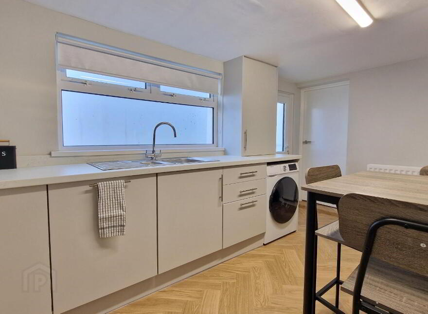 Room 5, 8 Pims Avenue, Belfast, BT4 1PJ