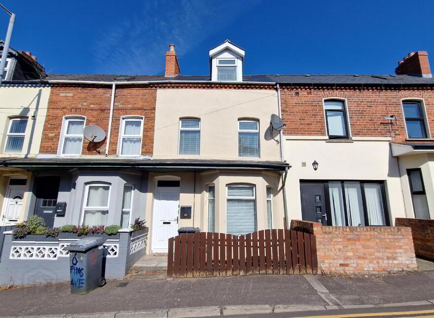 Room 5, 8 Pims Avenue, Belfast, BT4 1PJ