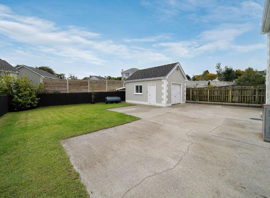 39 Lawnsdale, Navenny, Ballybofey, F93A023