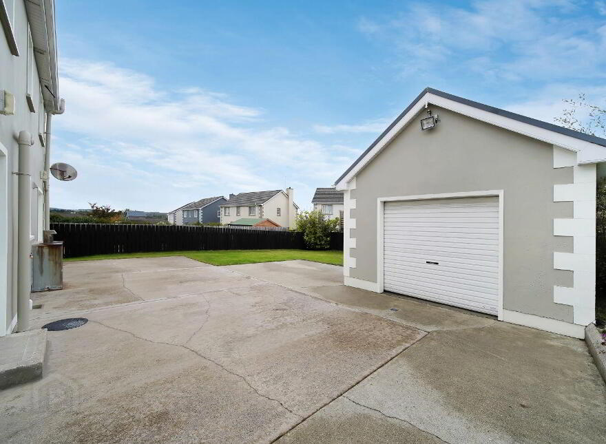 39 Lawnsdale, Navenny, Ballybofey, F93A023