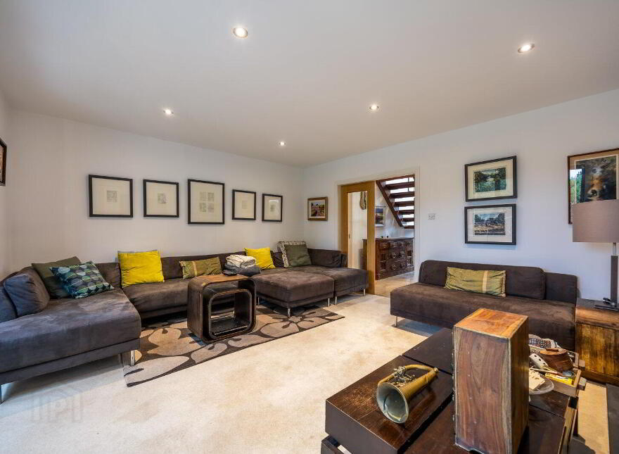 15 Old Coach Avenue, Belfast, BT9 5PY