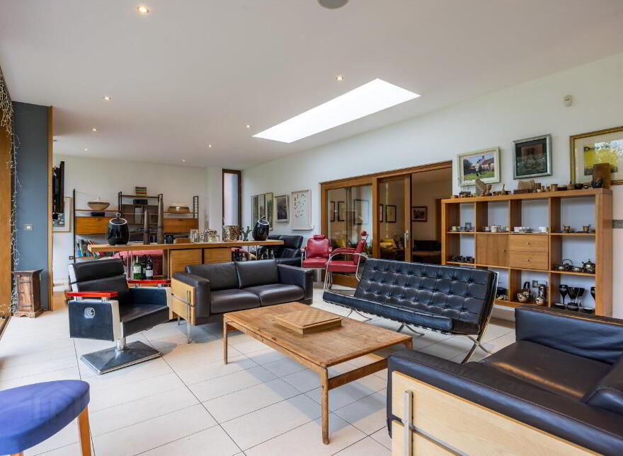 15 Old Coach Avenue, Belfast, BT9 5PY