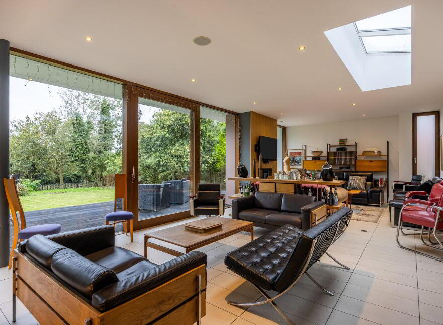 15 Old Coach Avenue, Belfast, BT9 5PY