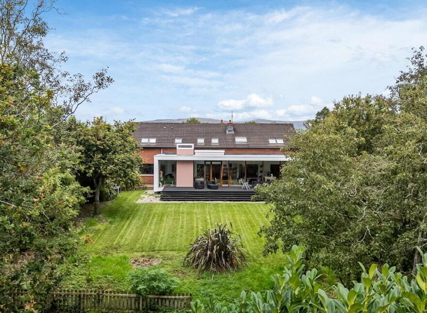 15 Old Coach Avenue, Belfast, BT9 5PY
