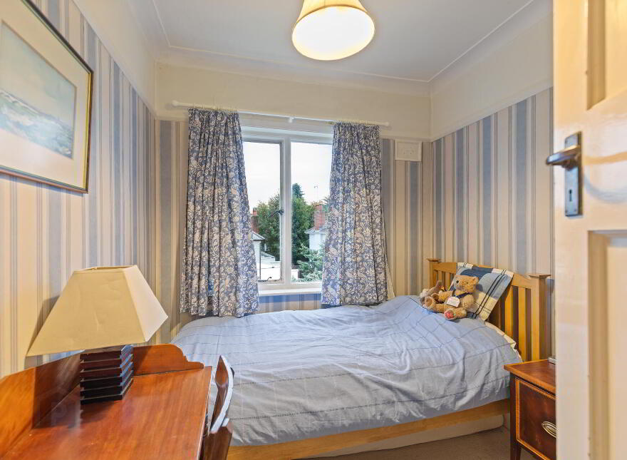 18 Mount Eden Park, Malone Road, Belfast, BT9 6RA