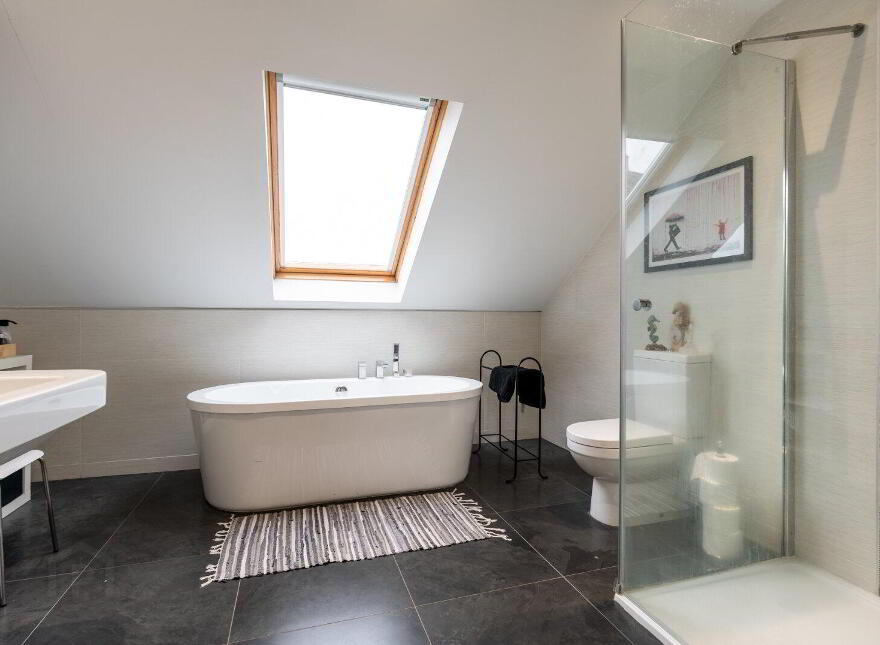 675 Upper Newtownards Road, Belfast, BT4 3NT