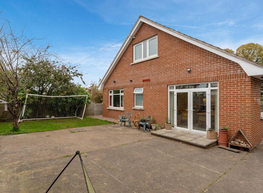 675 Upper Newtownards Road, Belfast, BT4 3NT