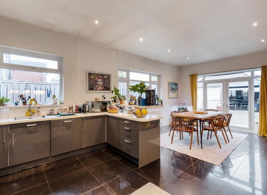 675 Upper Newtownards Road, Belfast, BT4 3NT