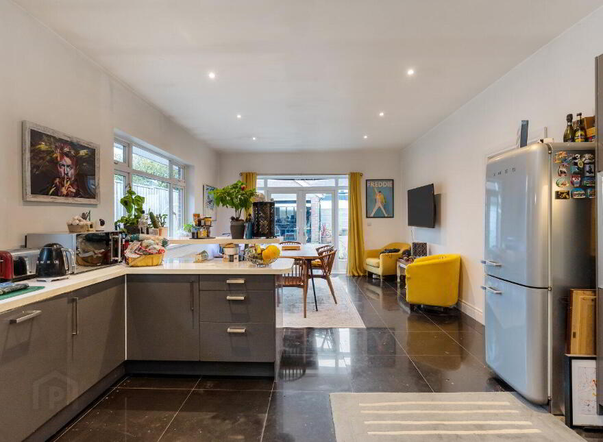 675 Upper Newtownards Road, Belfast, BT4 3NT