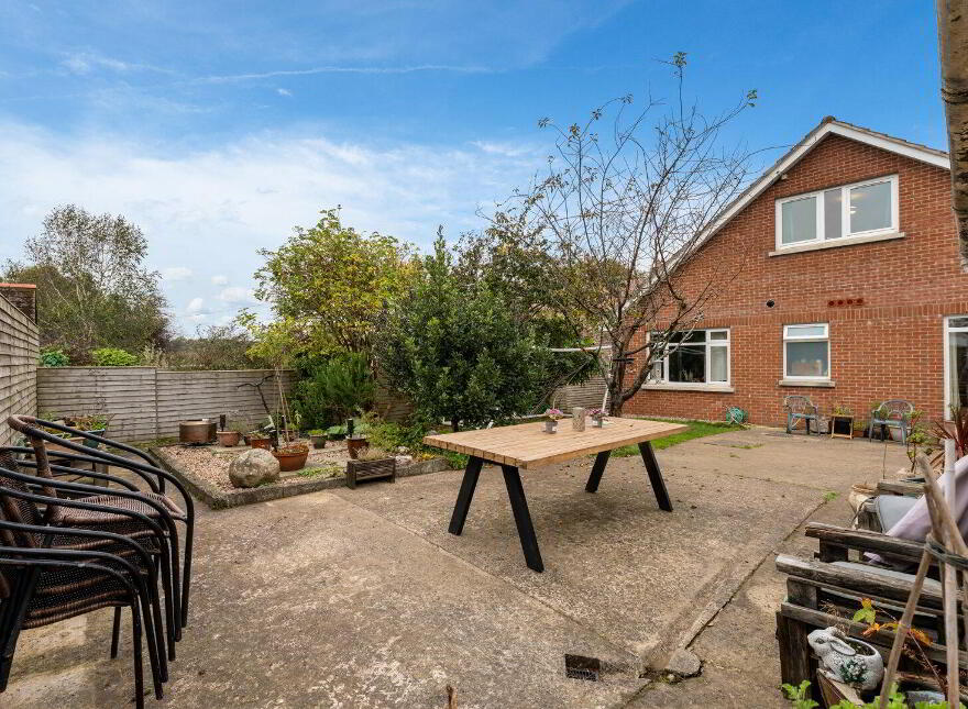 675 Upper Newtownards Road, Belfast, BT4 3NT