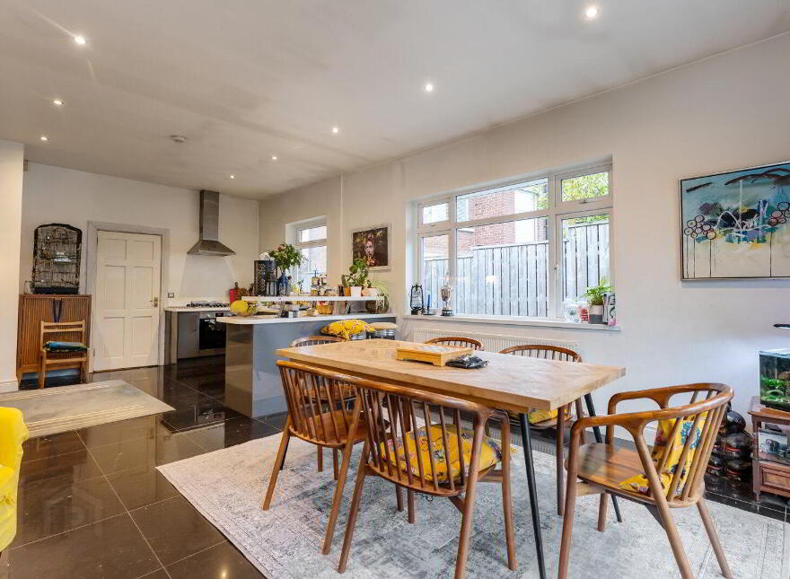 675 Upper Newtownards Road, Belfast, BT4 3NT
