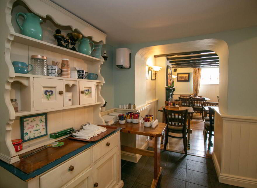 The Royal Bar, Stradone Street, Ballyjamesduff, A82W2K7