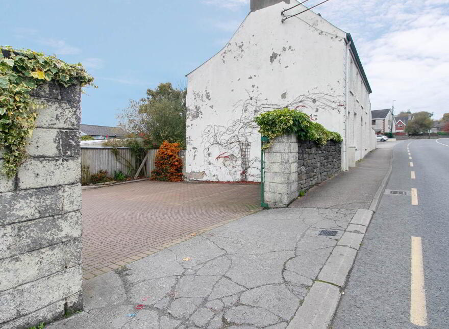 The Royal Bar, Stradone Street, Ballyjamesduff, A82W2K7