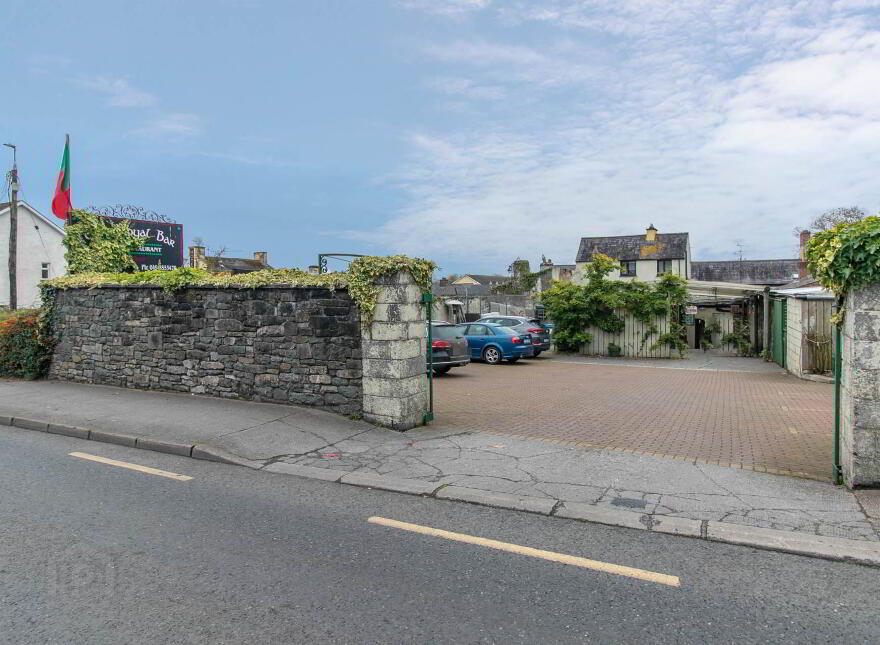 The Royal Bar, Stradone Street, Ballyjamesduff, A82W2K7