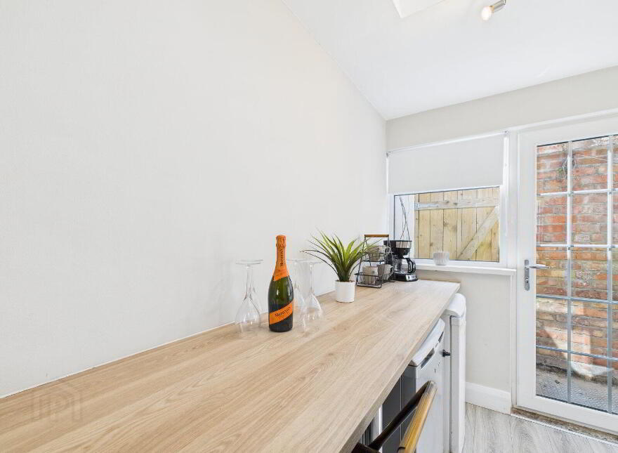 71 Downshire Road, Holywood, BT18 9LY