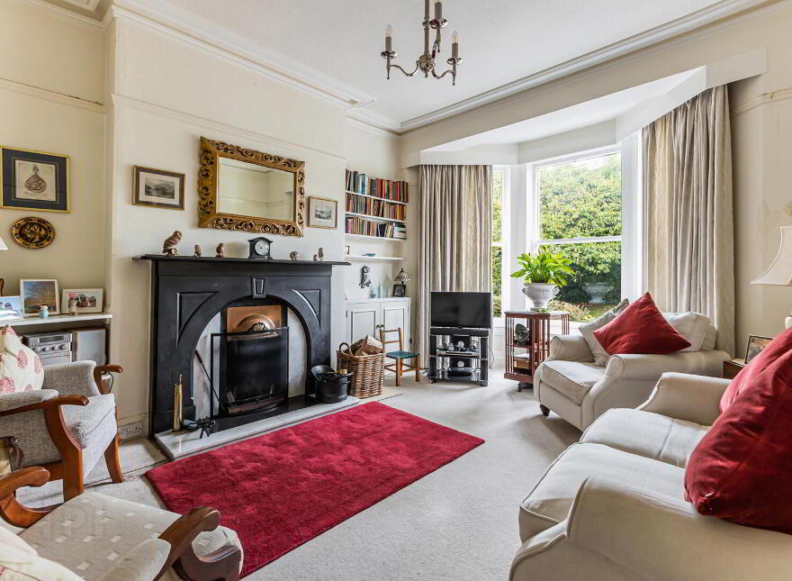 33 Demesne Road, Holywood, BT18 9NB