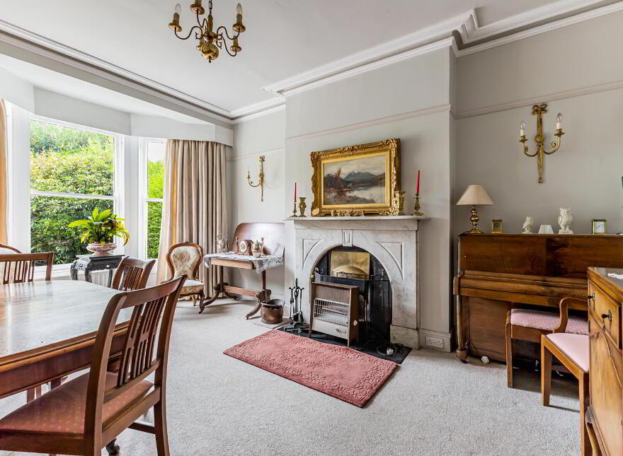 33 Demesne Road, Holywood, BT18 9NB