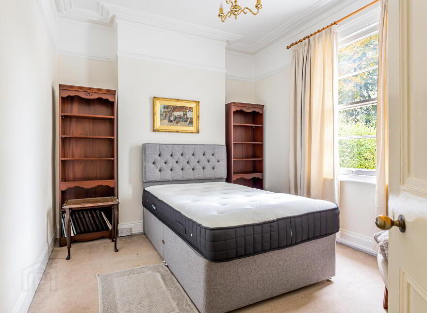 33 Demesne Road, Holywood, BT18 9NB