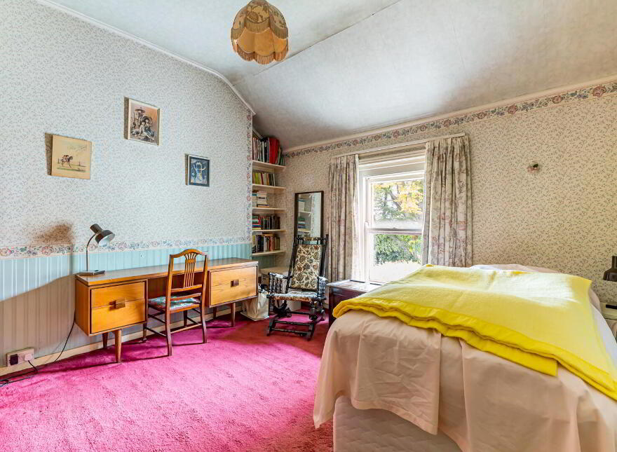 33 Demesne Road, Holywood, BT18 9NB