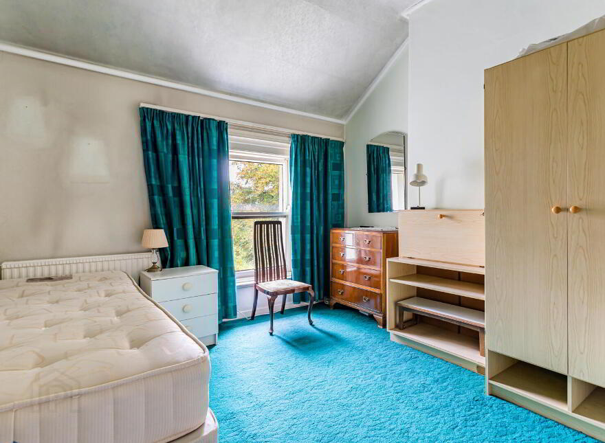 33 Demesne Road, Holywood, BT18 9NB