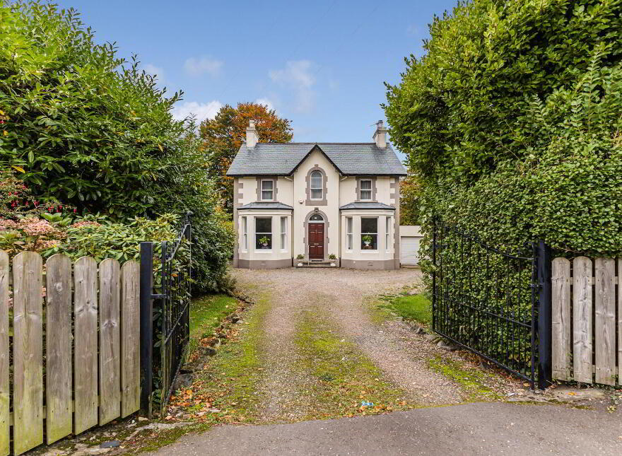 33 Demesne Road, Holywood, BT18 9NB